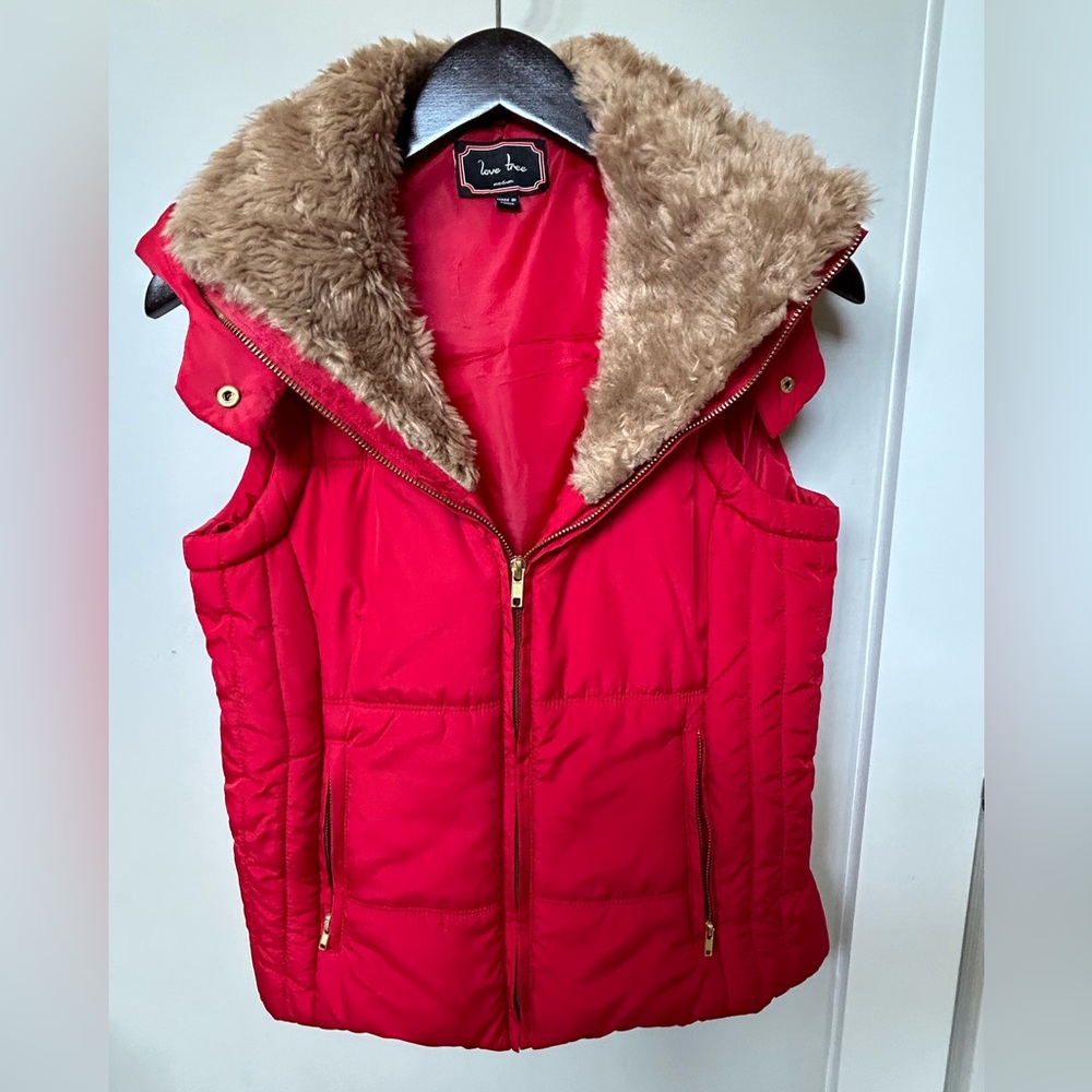 Women’s puffy vest with fleece hood